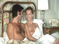 Enfermeira fofa beija o paciente na cama do hospital pornô brasileiro